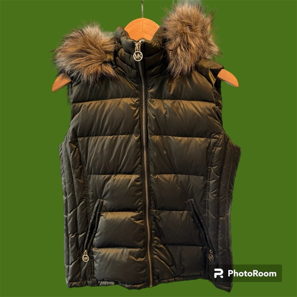 MICHEAL Micheal Kors olive puffer vest with faux trimmed hood - Picture 1 of 14